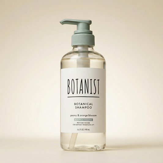 BOTANIST Botanical Shampoo Bounty Volume 460ml minimalist clear bottle with black pump and silver-grey labeling, Japanese professional plant-derived volumizing and thickening hair cleanser.